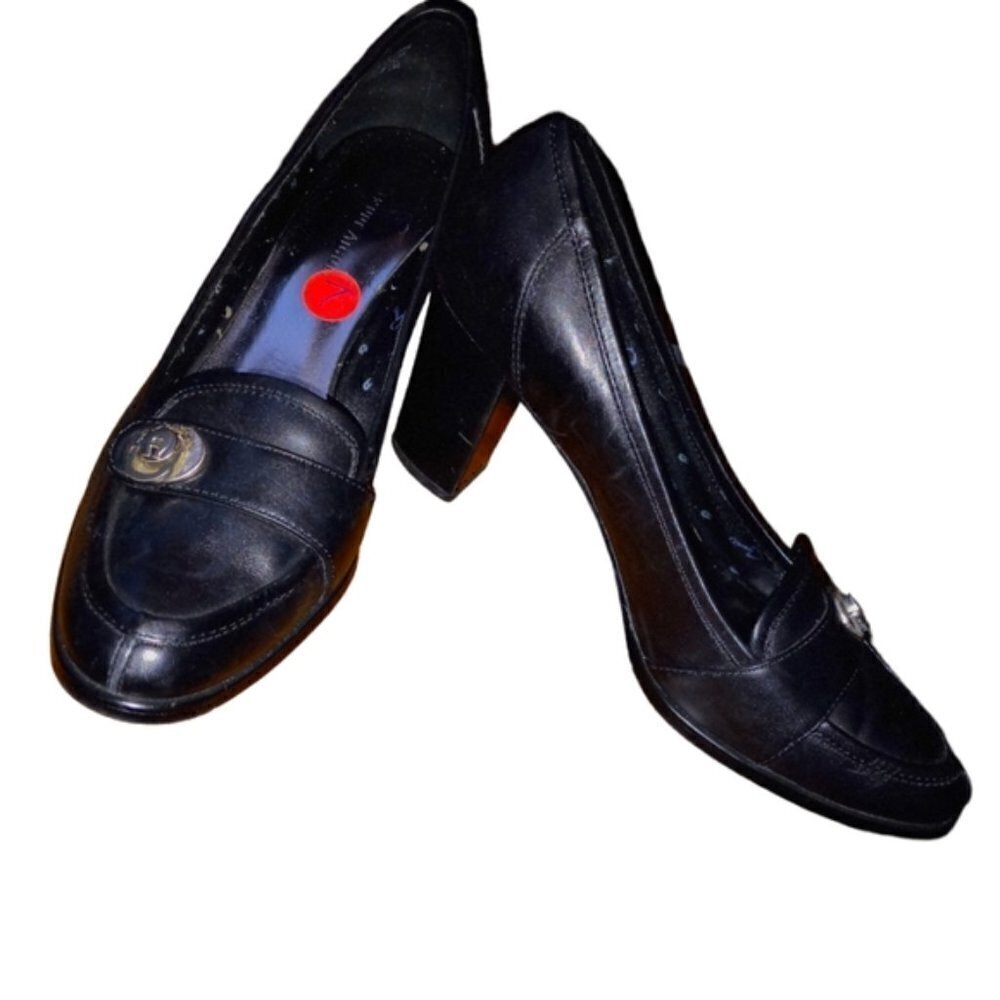 ETIENNE AIGNERE BLACK LEATHER PUMPS W STACKED HEEL & PEWTER LOGO